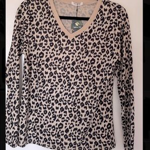 !!! NEVER BEEN WORN !!! Cheetah Print long sleeve women’s T-shirt
